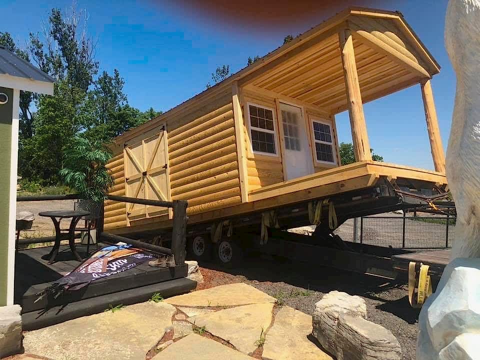 Log Sinding Bunkhouses & Sheds